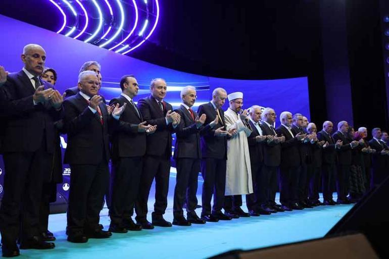 Cumhurbaşkanı Erdoğan: Bölünmüş yollarımızın, 30 bininci kilometresini hizmete almak üzere bir aradayız