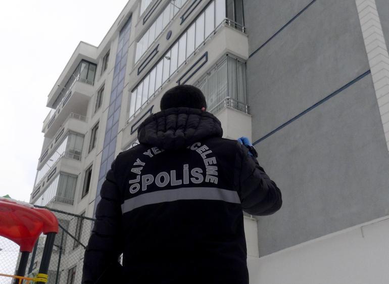 Cam silerken 3’üncü kattan düşen öğretmen yaşamını yitirdi