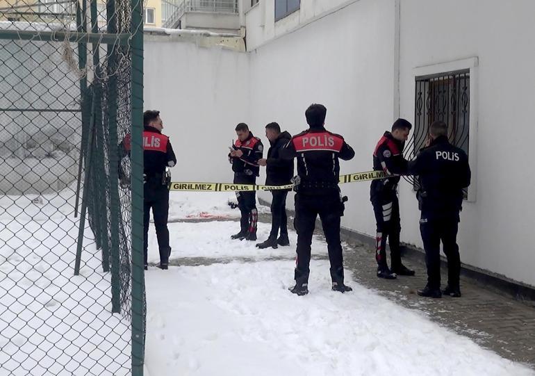 Cam silerken 3’üncü kattan düşen öğretmen yaşamını yitirdi