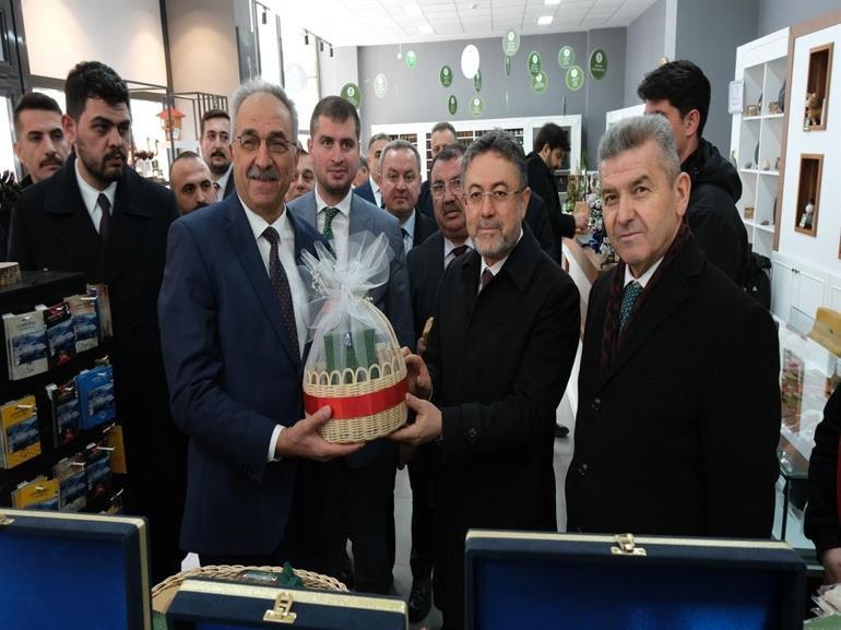 Bakan Yumaklı: Su ürünlerinde 2,3 milyar dolarlık ihracat rakamına ulaştık