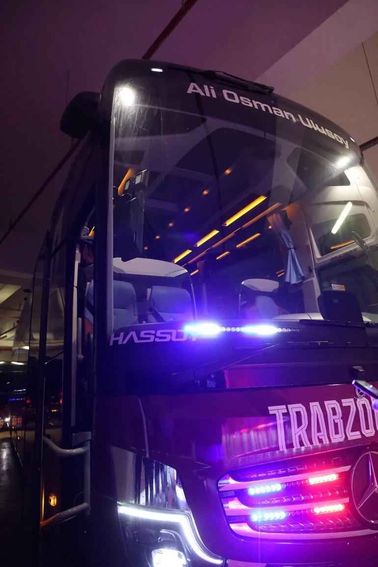 Trabzonspor takım otobüsüne Antalya’da taşlı saldırı