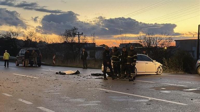 Çanakkale’de 2 otomobil çarpıştı; 1’i ağır 5 yaralı