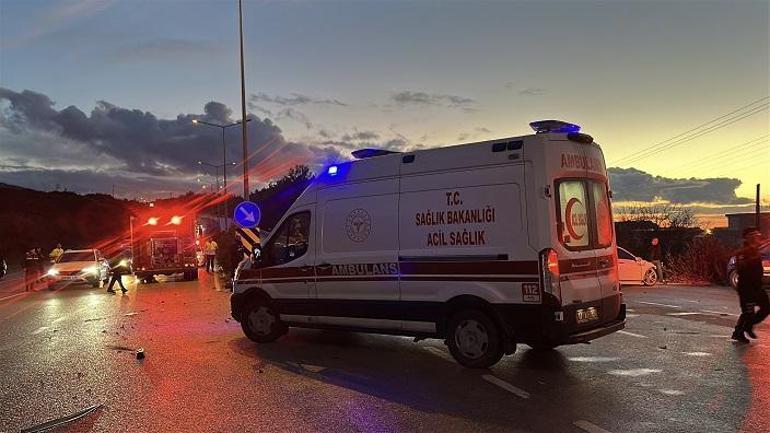 Çanakkale’de 2 otomobil çarpıştı; 1’i ağır 5 yaralı
