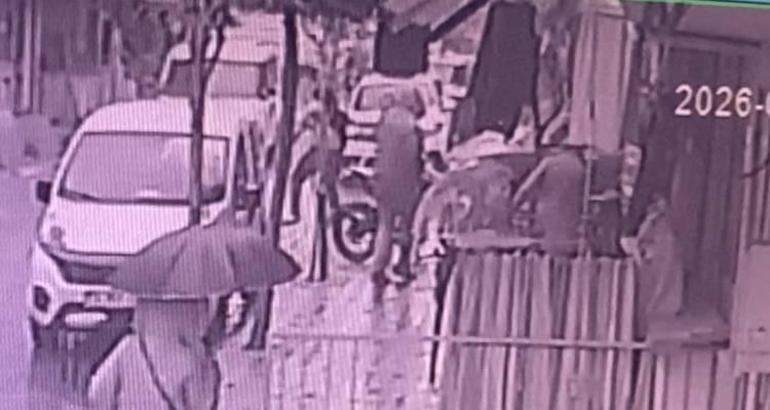 Sultangazide silahlı saldırı kamerada: 2 yaralı