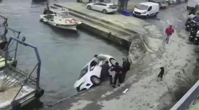 Sarıyerde otomobil denize düştü; tekneden atlayan kişi yüzerek yardıma geldi