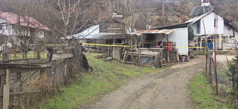 Heyelan sonrası 3 ev, tedbir amacıyla boşaltıldı