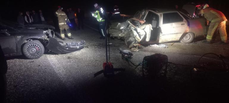 Bursada 2 otomobilin, kafa kafaya çarpıştı: 3 yaralı