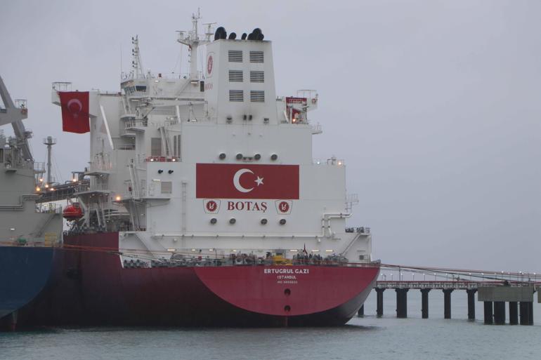 Bakan Bayraktar: Önümüzdeki 2 yılda 200 milyon metreküplük gazı gemilerle alır hale geleceğiz