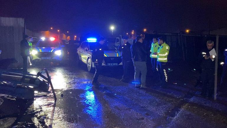 Aracıyla motosikletliye çarpıp kaçan sürücü, düşen plakadan tespit edildi