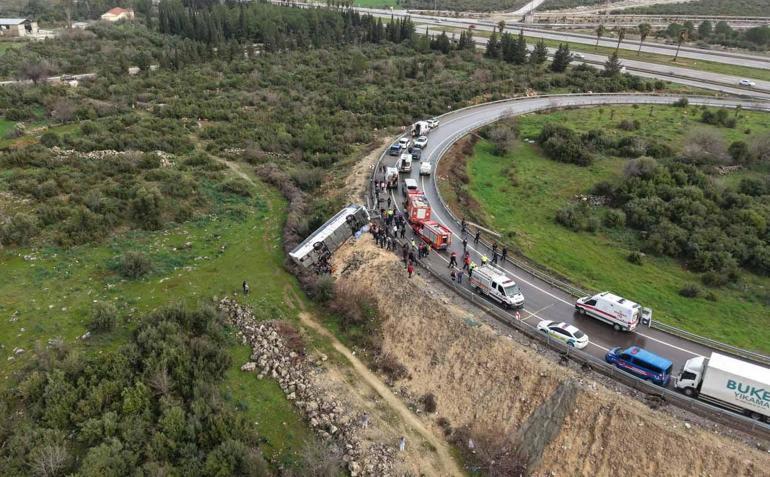 Antalyada yolcu otobüsü devrildi; 8 ölü, 26 yaralı