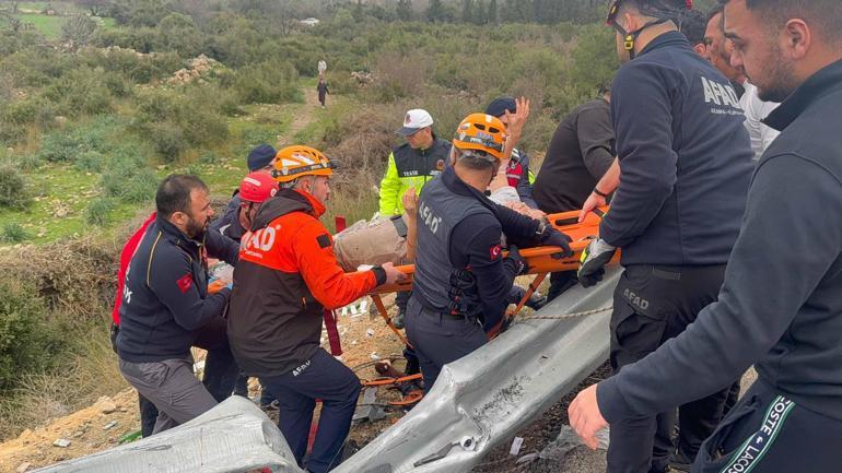 Antalyada yolcu otobüsü devrildi; 8 ölü, 26 yaralı