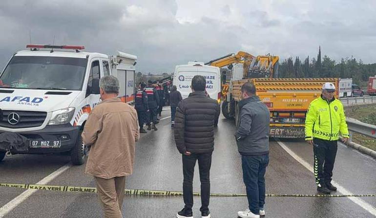 Antalyada yolcu otobüsü devrildi; 8 ölü, 26 yaralı