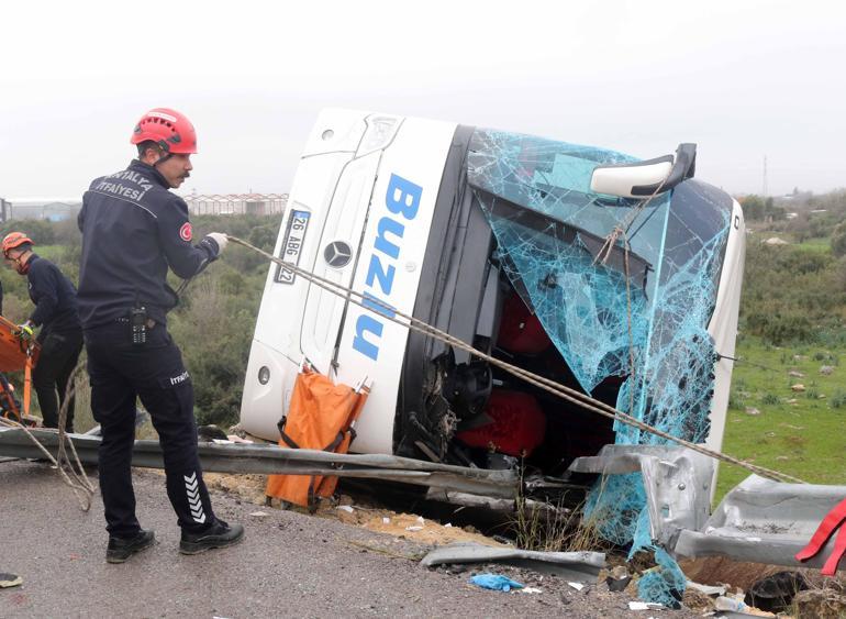 Antalyada yolcu otobüsü devrildi; 9 ölü, 25 yaralı