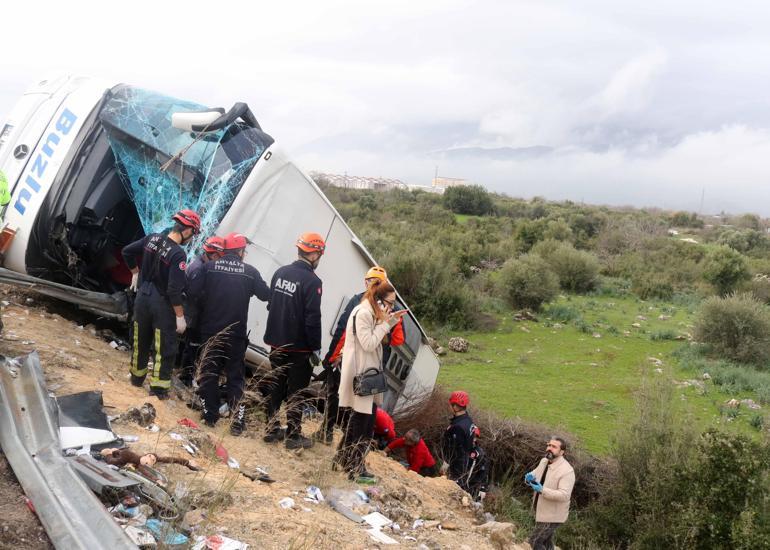 Antalyada yolcu otobüsü devrildi; 9 ölü, 25 yaralı