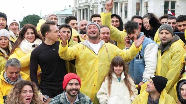 Beşiktaşta kansere dikkat için 100 kişiyle denize girdiler