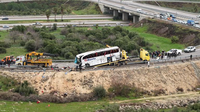Antalyada yolcu otobüsü devrildi; 9 ölü, 25 yaralı