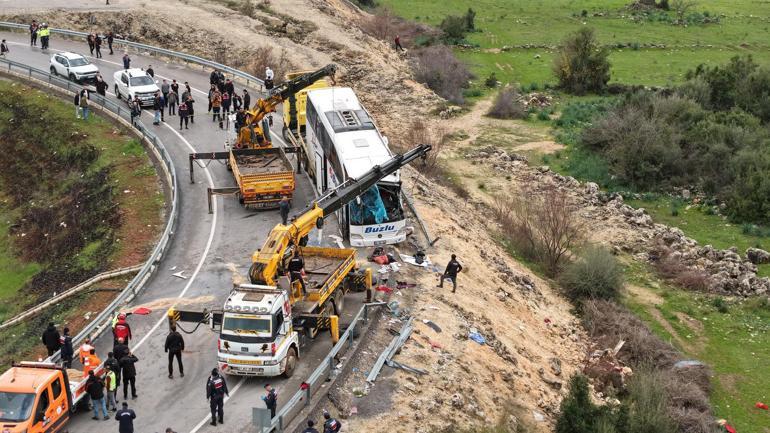 Antalyada yolcu otobüsü devrildi; 9 ölü, 25 yaralı
