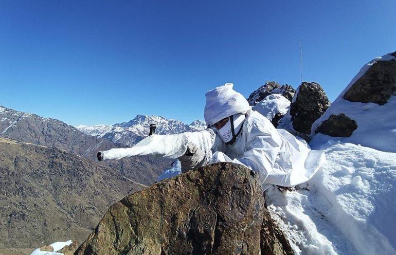 2nci Ordu birliklerinden karlı arazide hudut emniyeti çalışması
