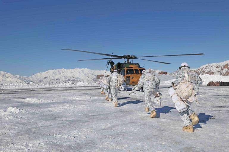 2nci Ordu birliklerinden karlı arazide hudut emniyeti çalışması