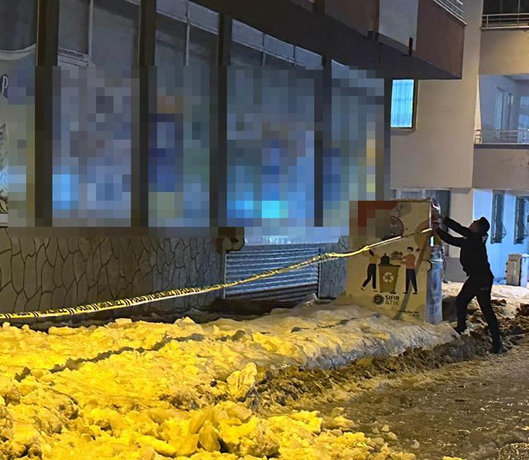 Ağrı’da çatıdan akan kar kütlesinin altında kalıp, yaralandı