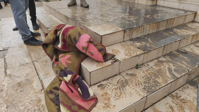 Evde çıkan yangında çift öldü, 2 kişi dumandan etkilendi