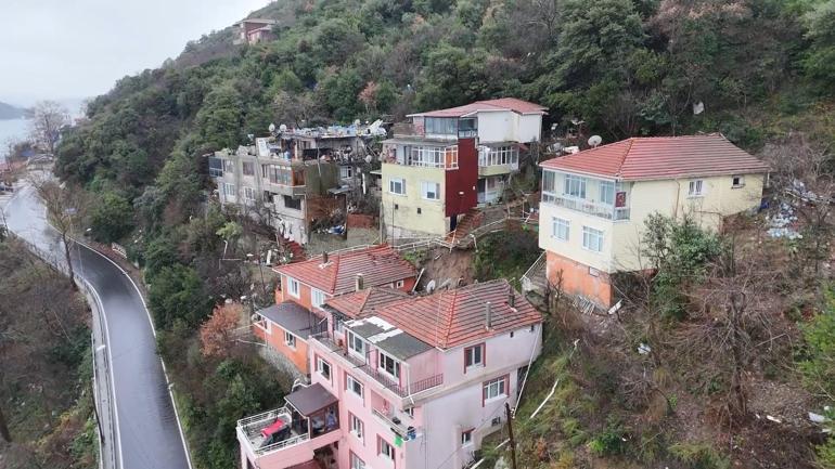 Sarıyerde merdiven çöktü; 31 kişinin yaşadığı 4 bina tahliye edildi