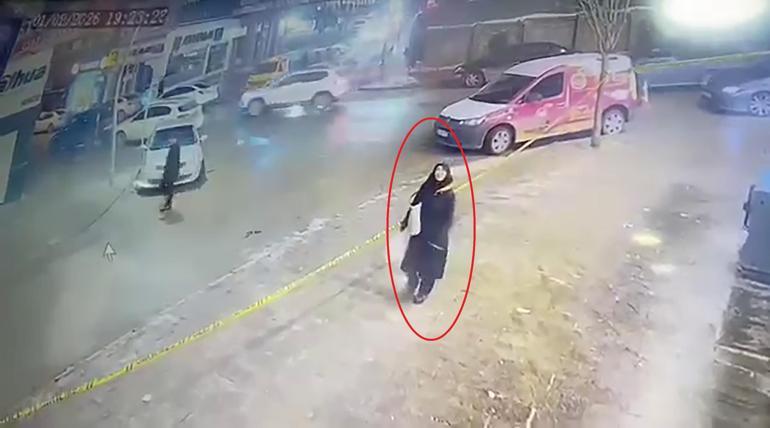 Çatıdan düşen buz kütlesinin altında kalmaktan son anda kurtuldu