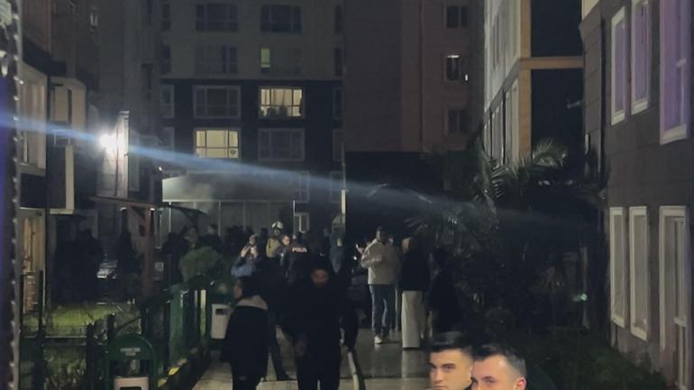 Esenyurtta 14 katlı binada yangın: 4 kişi dumandan etkilendi