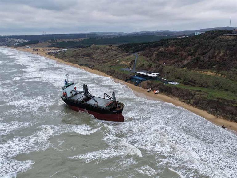 Sarıyerde karaya oturan geminin son durumu havadan görüntülendi