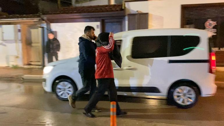 Bursa’da kurusıkı tabancayla rastgele ateş açan şüpheliler kamerada