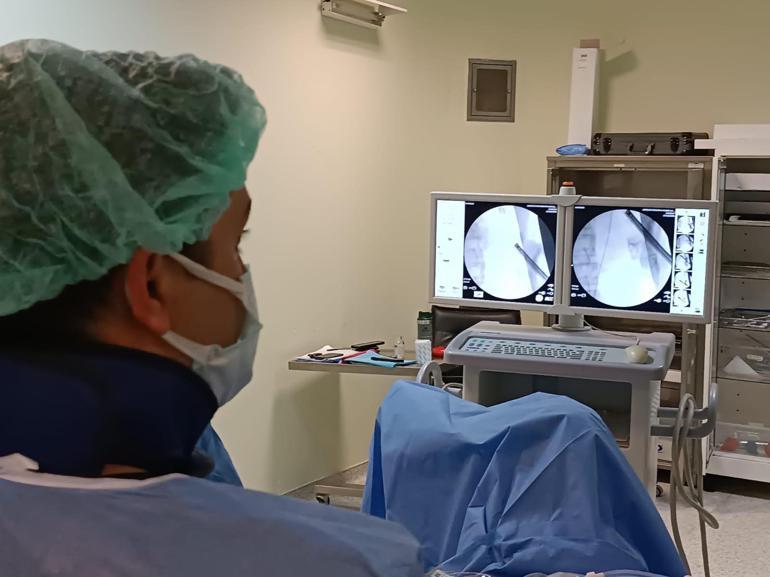 Daha önce 21 kez böbrek taşı operasyonu geçiren hastadan 295 taş çıkarıldı