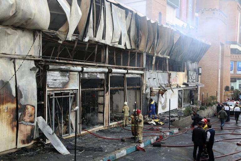 İranın başkenti Tahranda yangın