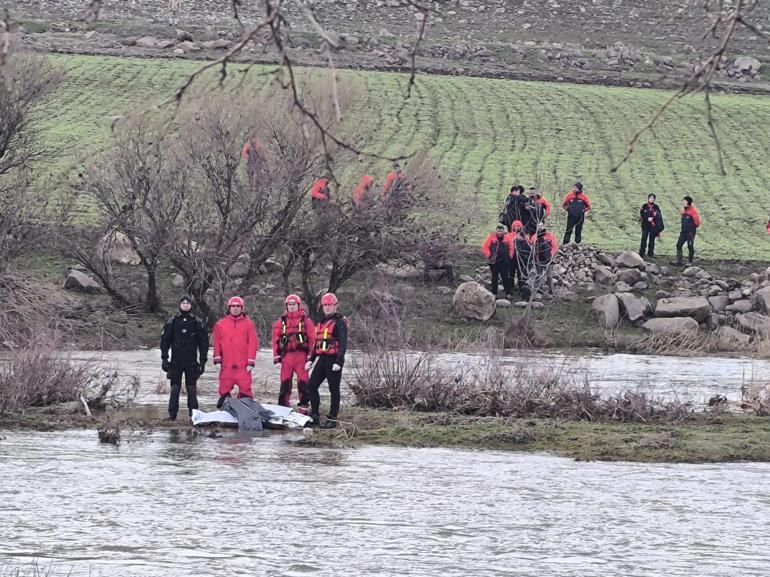 Diyarbakır’da 13 gün sonra dere yatağında ölü bulunan kadın, toprağa verildi