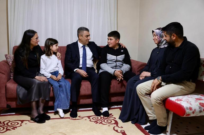 Hatay’da 72 saat sonra enkazdan çıkan Hazalın Kabe’yi görme hayali gerçek oluyor