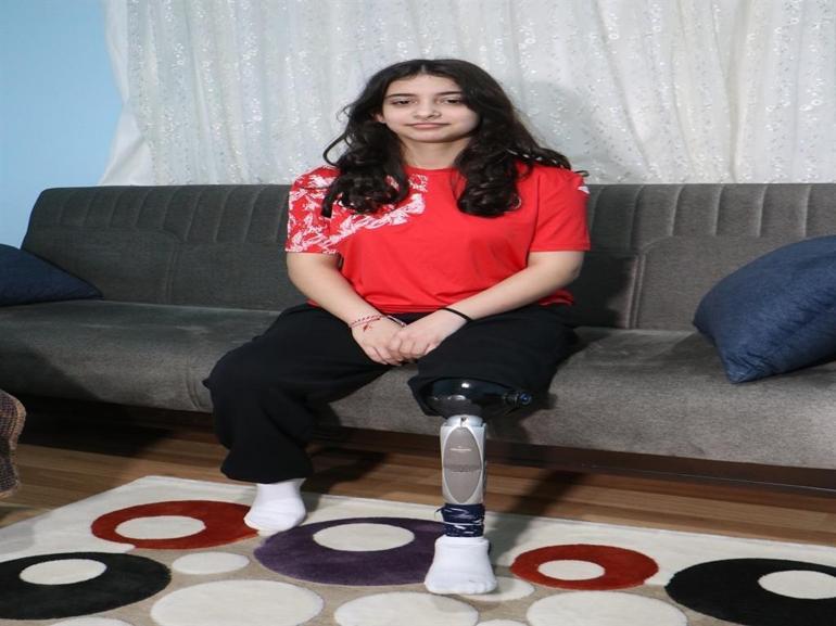 Deprem enkazından 45 saat sonra çıkarılan Tuğba: Estetik cerrah olacağım