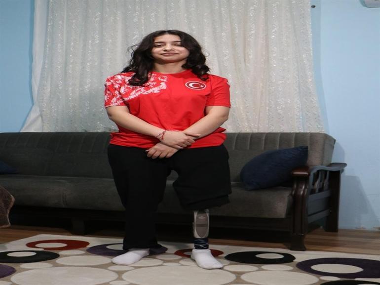 Deprem enkazından 45 saat sonra çıkarılan Tuğba: Estetik cerrah olacağım