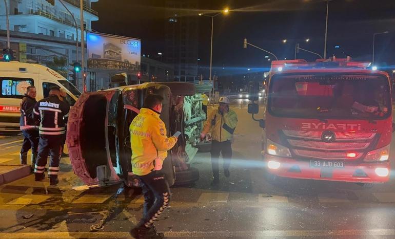 Hasta taşıyan ambulansa cipin çarptığı kaza kamerada; 5 yaralı