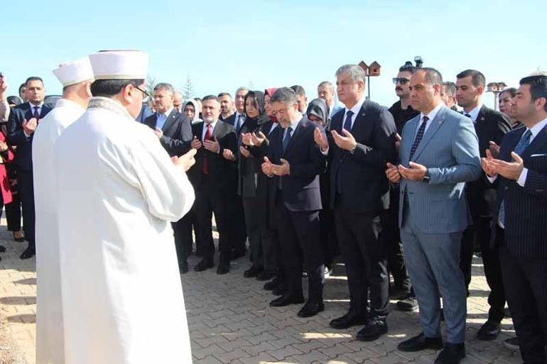 Bakan Yumaklı: Deprem bölgesinin yeniden kalkınması için çalışmaya devam ediyoruz