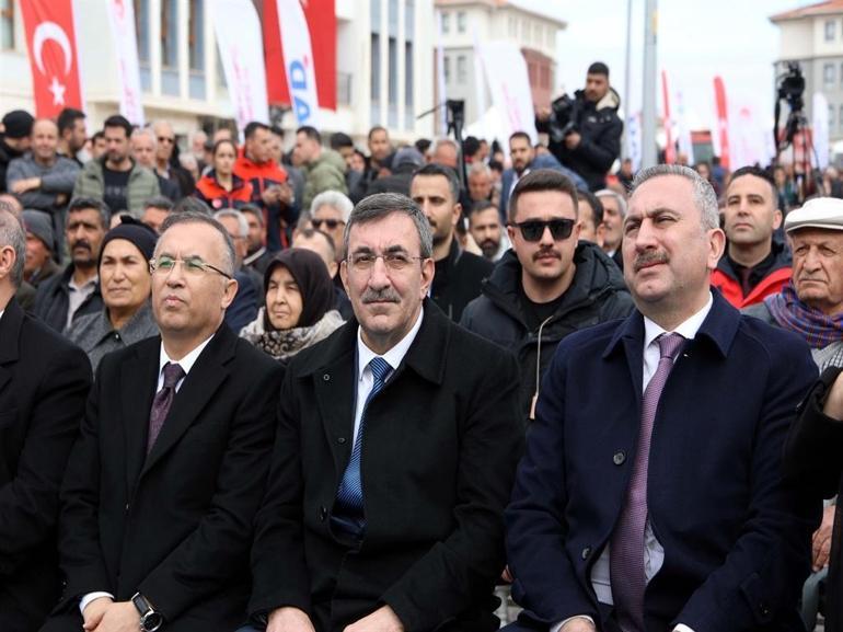 Cevdet Yılmaz: Deprem harcamalarına yaklaşık 90 milyar dolarlık bir kaynak ayırdık