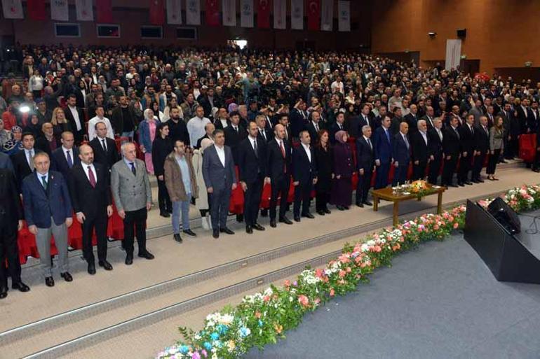 Bakan Kurum: 11 ilimizin tek bir binasına tek bir tuğla koymadınız, bari gölge etmeyin