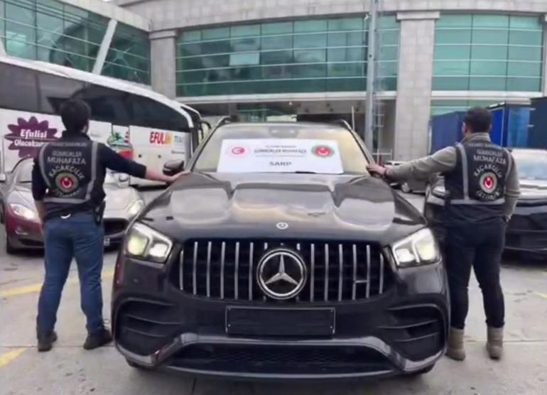 Gümrükten usulsüz geçirilen 65 lüks araca el konuldu: 22 gözaltı