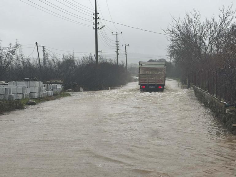 Çanakkalede sağanak hayatı olumsuz etkiledi