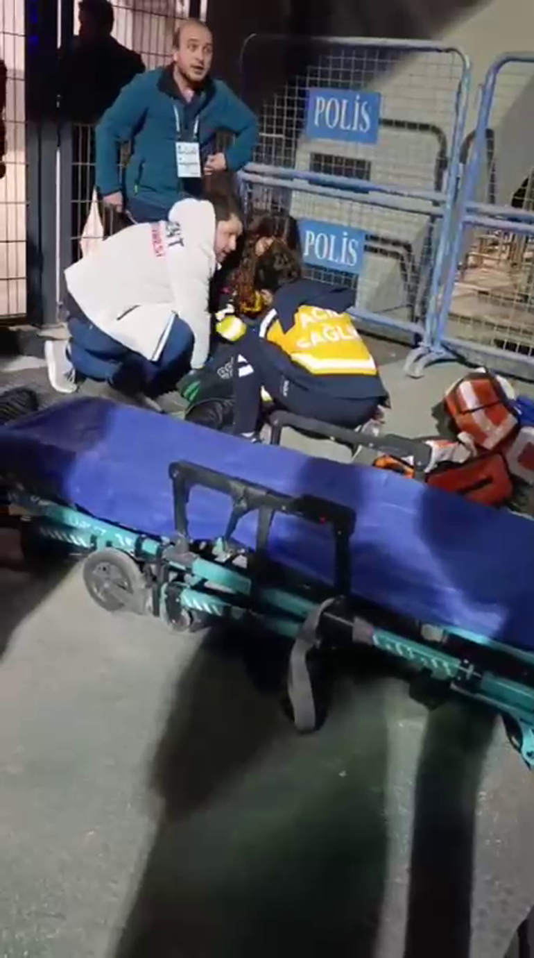 Kocaelispor-Beşiktaş maçında tribünden düşen taraftar öldü