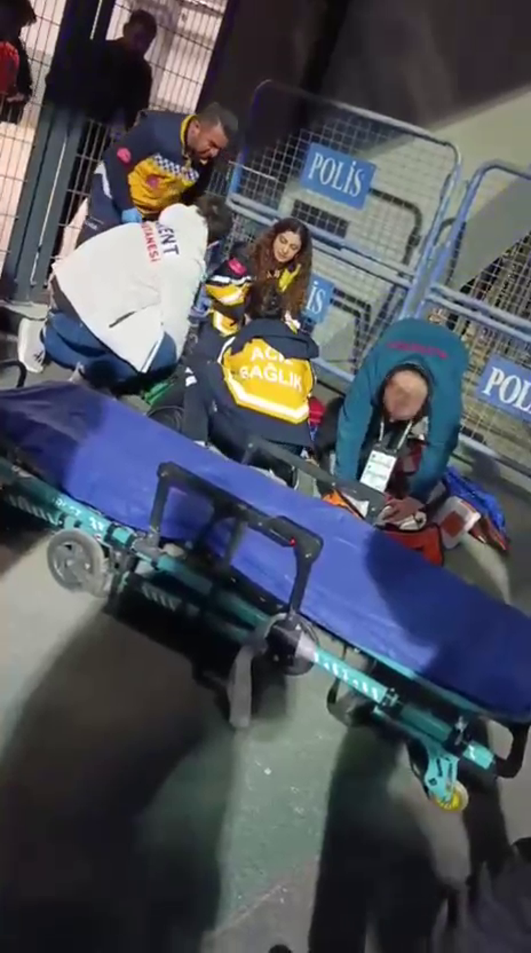 Kocaelispor-Beşiktaş maçında tribünden düşen taraftar öldü