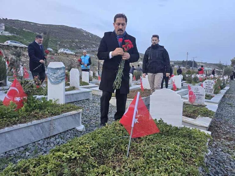Hatay’da depremde hayatını kaybedenler, mezarları başında anıldı