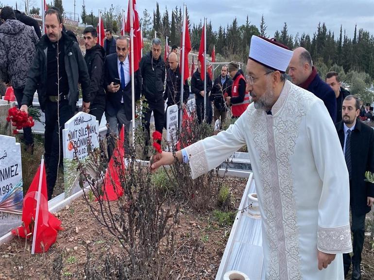 Diyanet İşleri Başkanı Arpaguş, depremde yaşamını yitirenler için dua etti