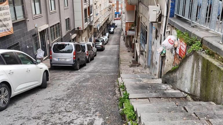 Esenler’de otomobilin yüklendiği çekici yokuştan kayıp 13 araca çarptı