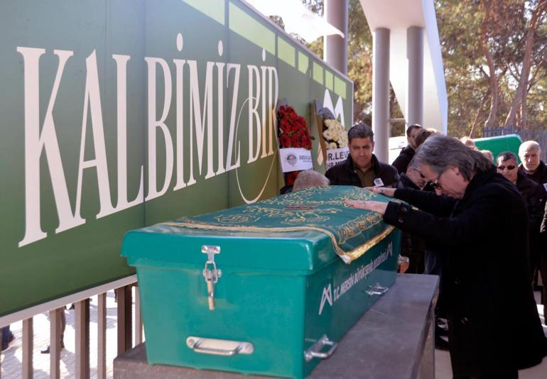 Ödüllü keman sanatçısı Laçin, mezarı başında anıldı