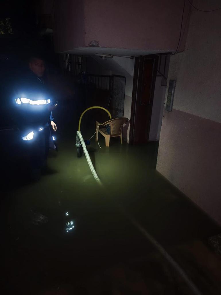 Balıkesir’deki sağanak yağış yaşamı olumsuz etkiledi