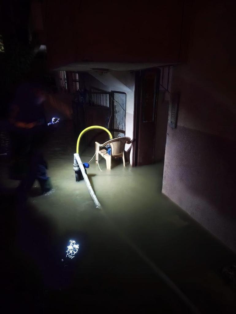 Balıkesir’deki sağanak yağış yaşamı olumsuz etkiledi